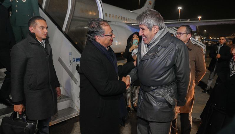 El Presidente Petro a su llegada al aeropuerto de Roma.