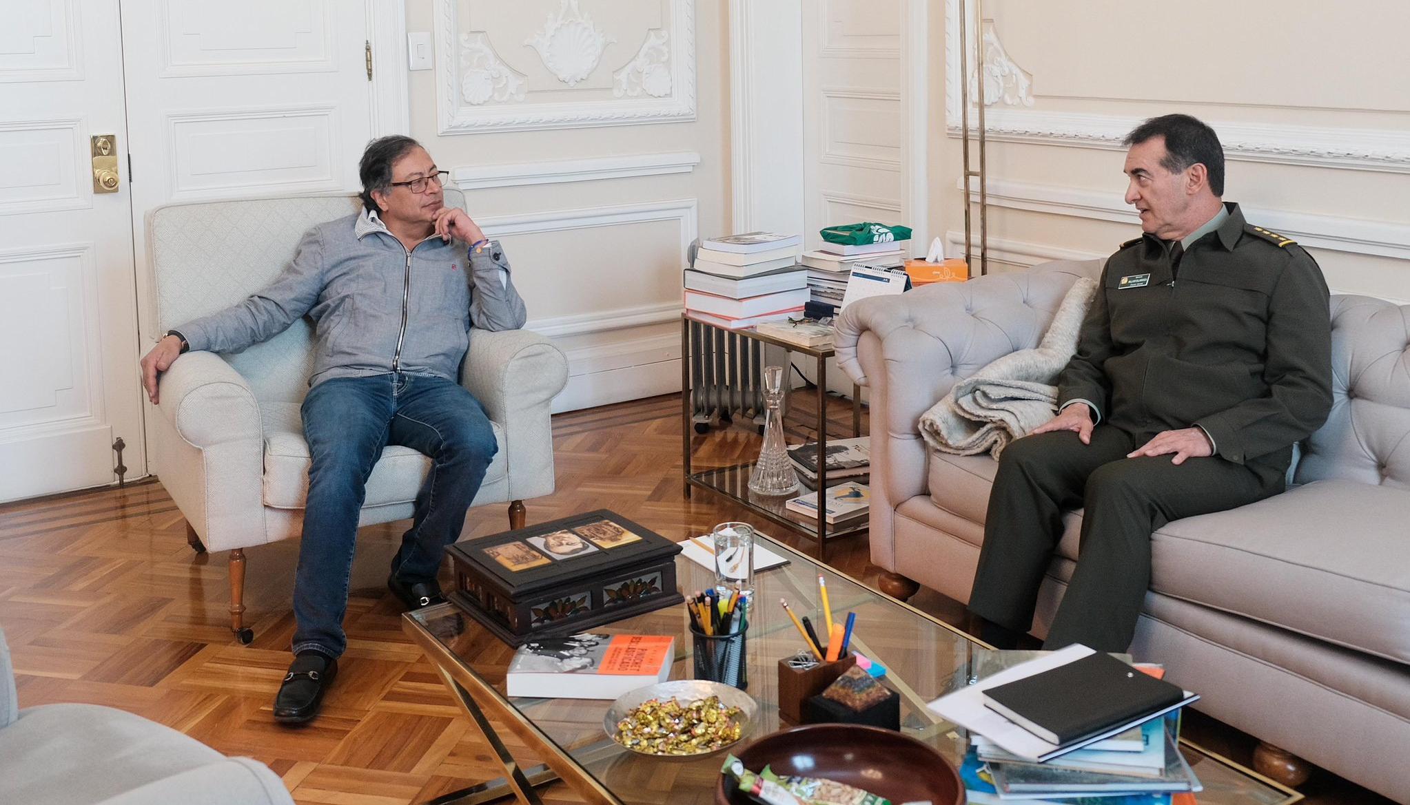 El Presidente Gustavo Petro y el Director de la Policía, William Salamanca.