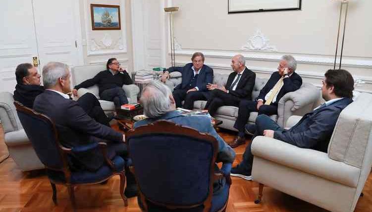 Petro en la reunión con Gilinski y el GEA. 