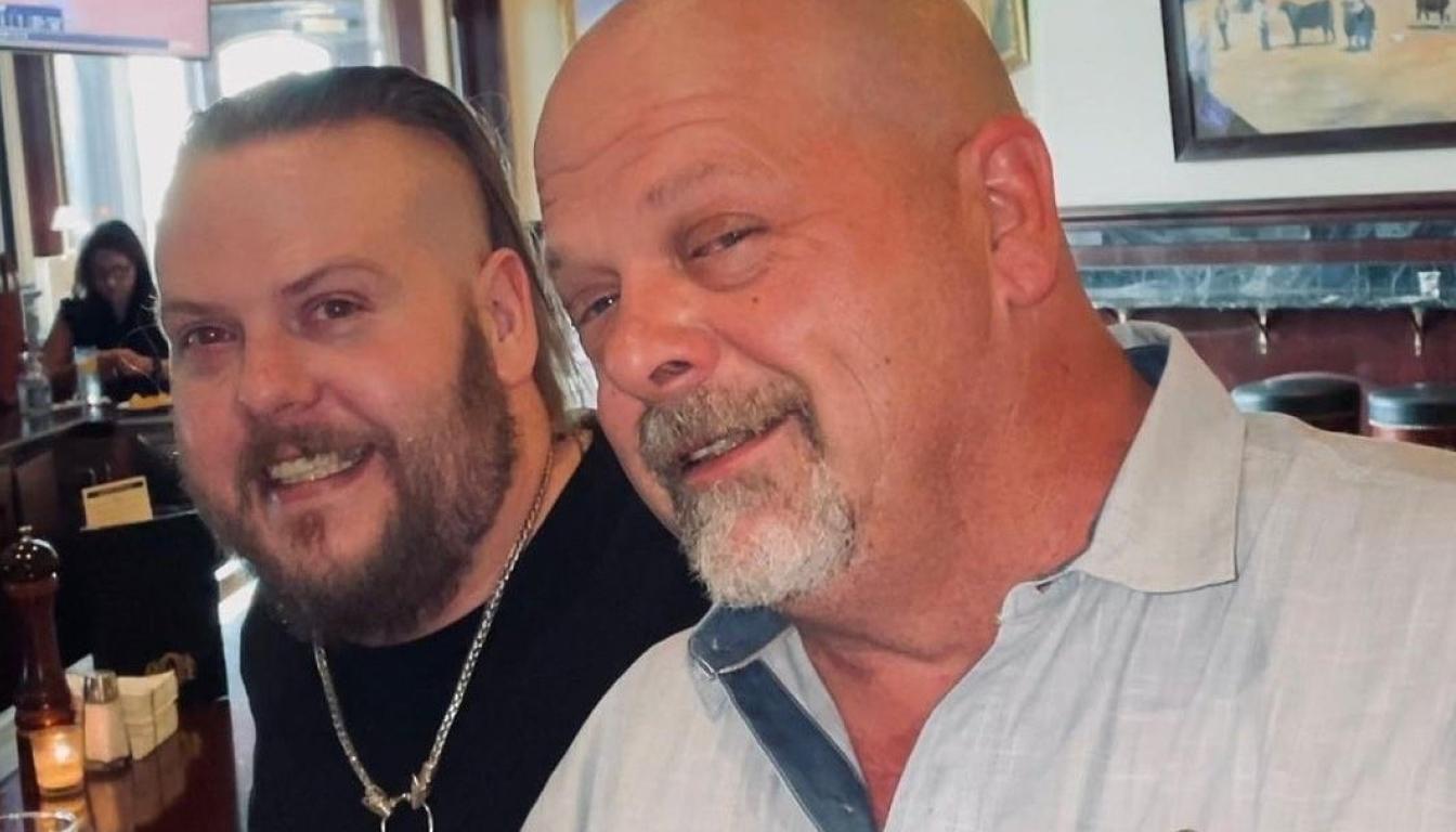 El presentador Rick Harrison junto a su hijo Adam, de 39 años