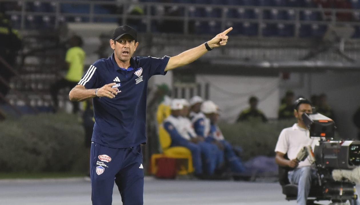El técnico Arturo Reyes.