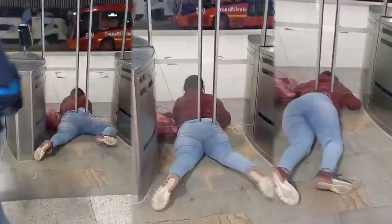 No pudo pasar por el torniquete de personas en condición de discapacidad.