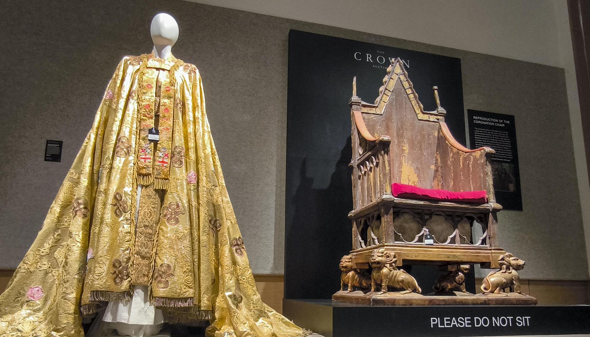 Utilería de 'The Crown'.