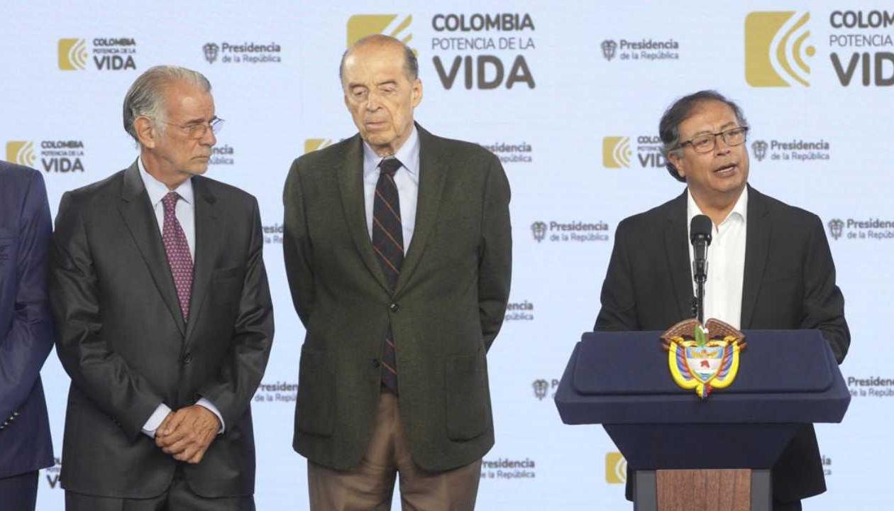 El gobernador Eduardo Verano, el canciller Álvaro Leyva y el Presidente Gustavo Petro.