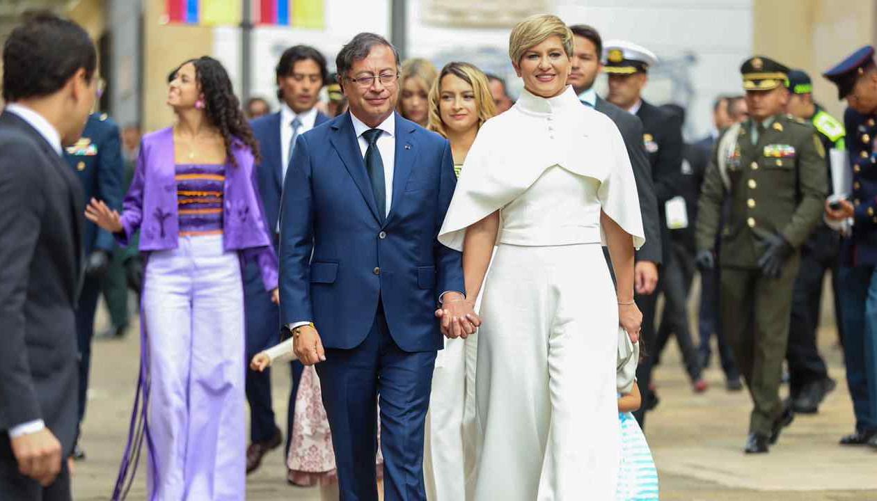 Verónica Alcocer junto al Presidente Gustavo Petro.
