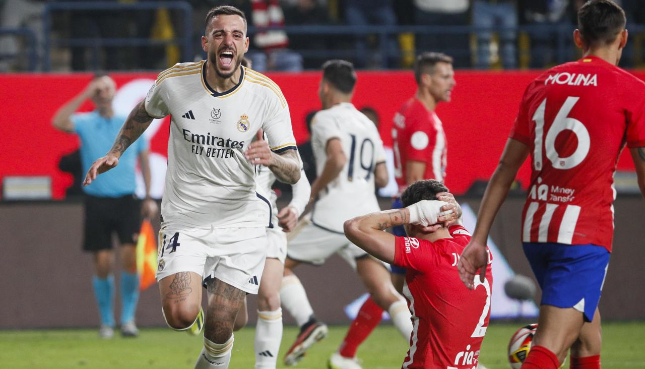 Joselu celebra el cuarto gol del Real Madrid, marcado en su propia puerta por Savic. 
