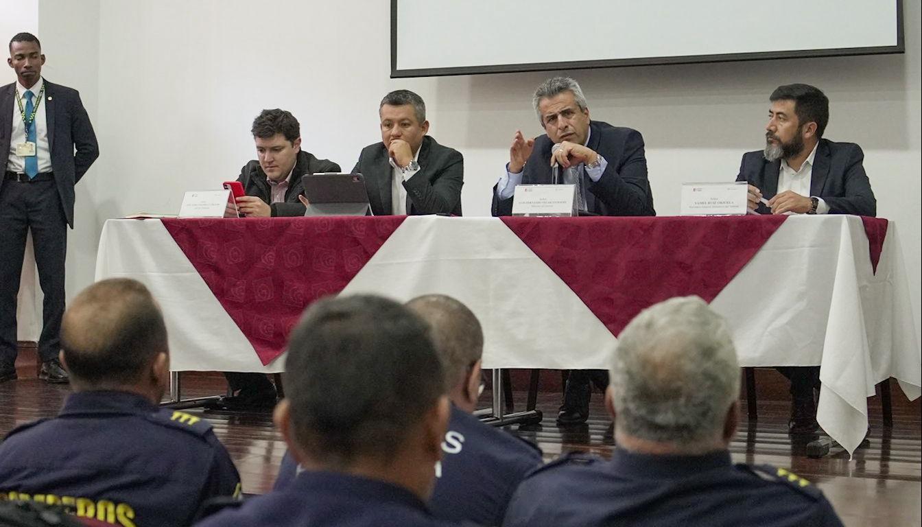 El Ministro del Interior, Luis Fernando Velasco, se reunió con los delegados y coordinadores departamentales de bomberos de todo el país