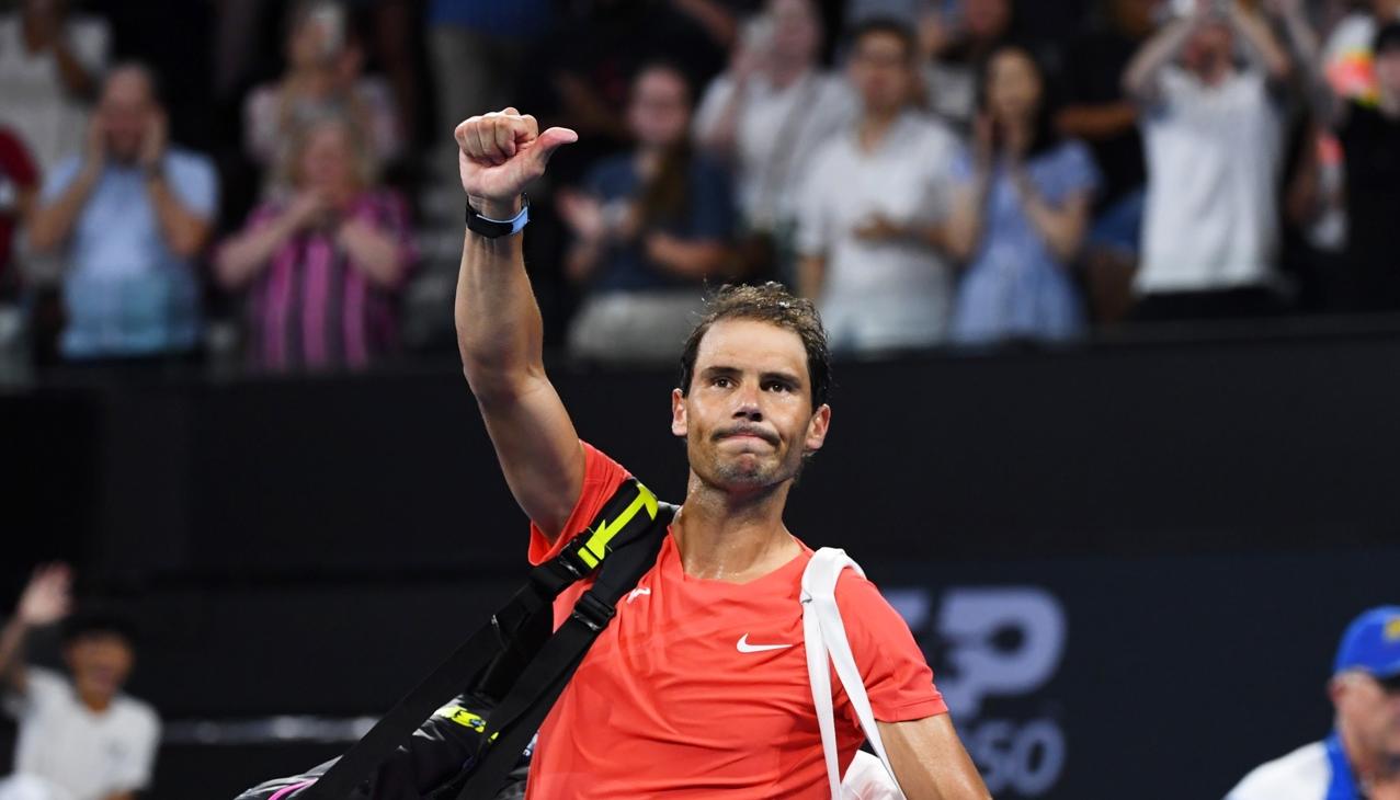 Rafael Nadal volvió a competir en Brisbane después de un año por fuera de las canchas. 