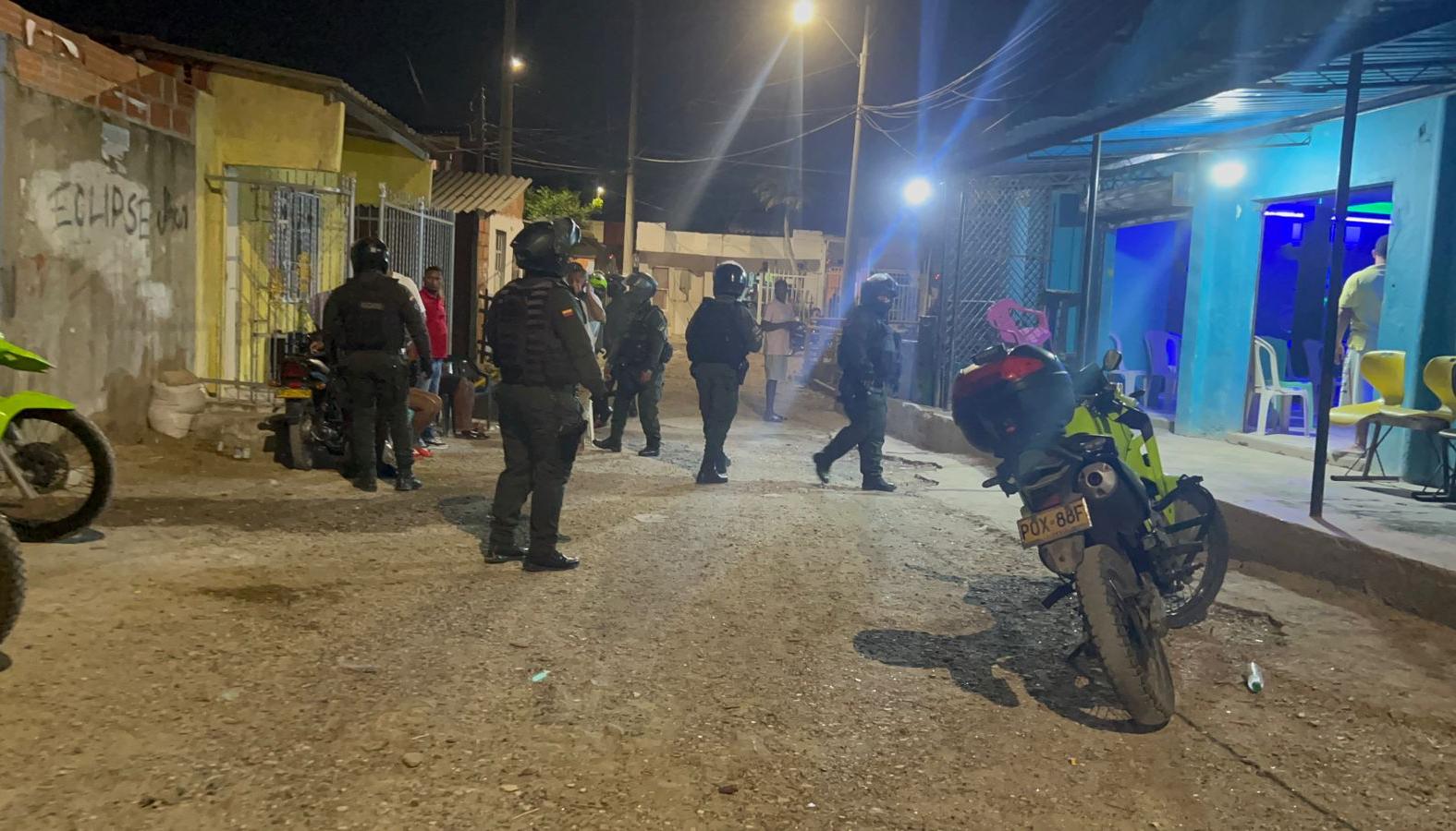 Patrullajes y requisas en barrios de Cartagena por parte de la Policia
