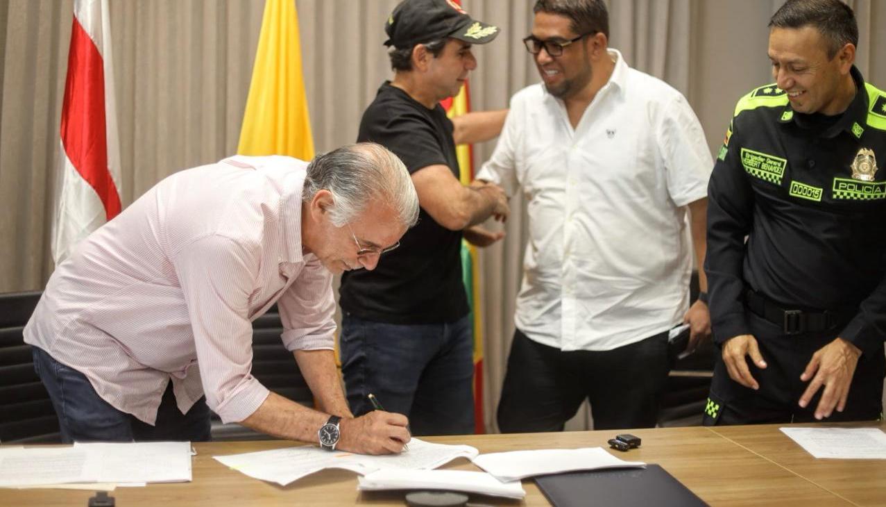 El gobernador Eduardo Verano, el alcalde Distrital, Alex Char, el alcalde de Puerto, Plinio Cedeño y el comandante de la Mebar, Herbert Benavidez