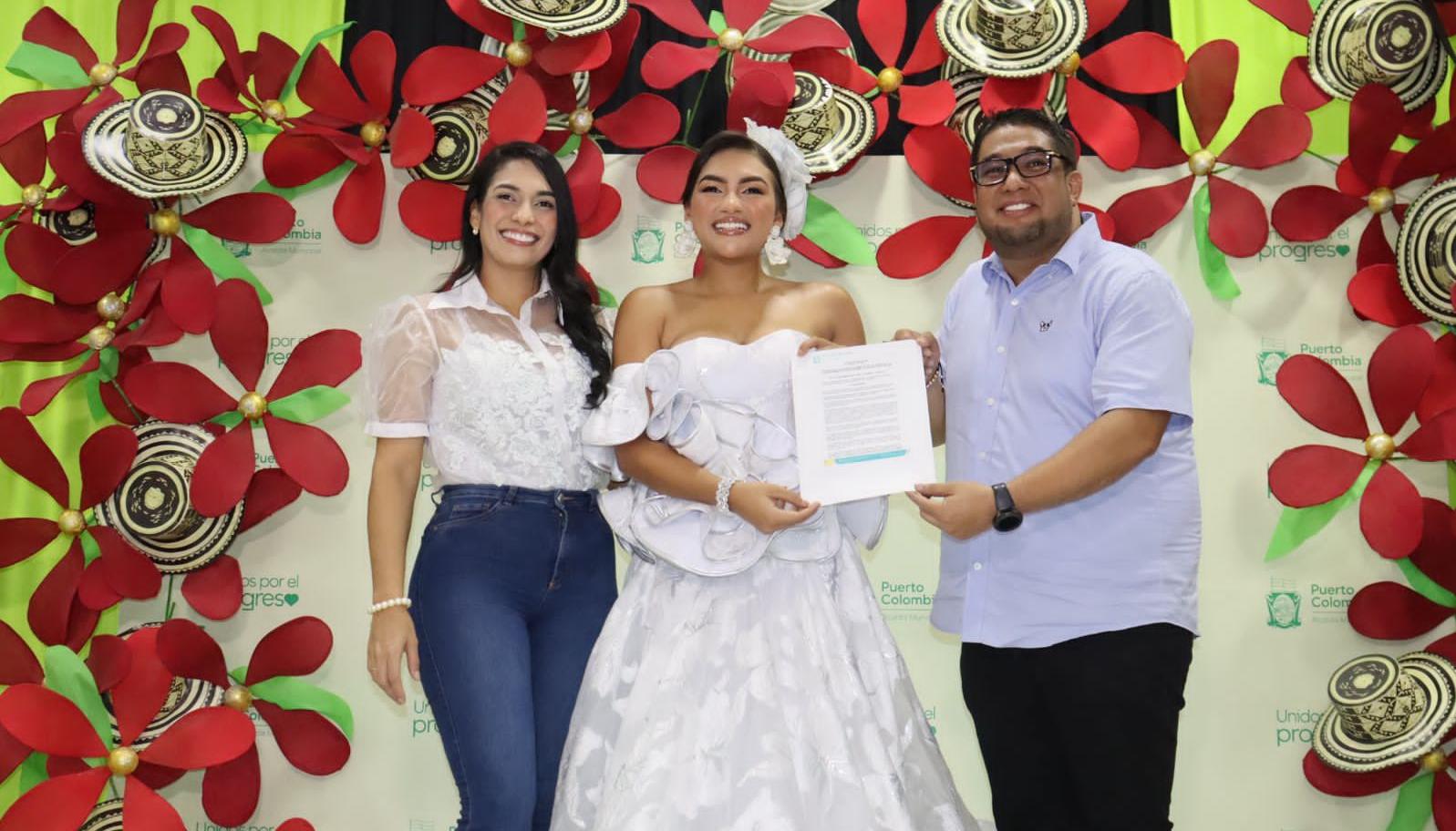 Emily García Colpas, Reina del Carnaval 2024 de Puerto Colombia junto al alcalde Plinio Cedeño y la Primera Gestora Social, Katherine De La Hoz
