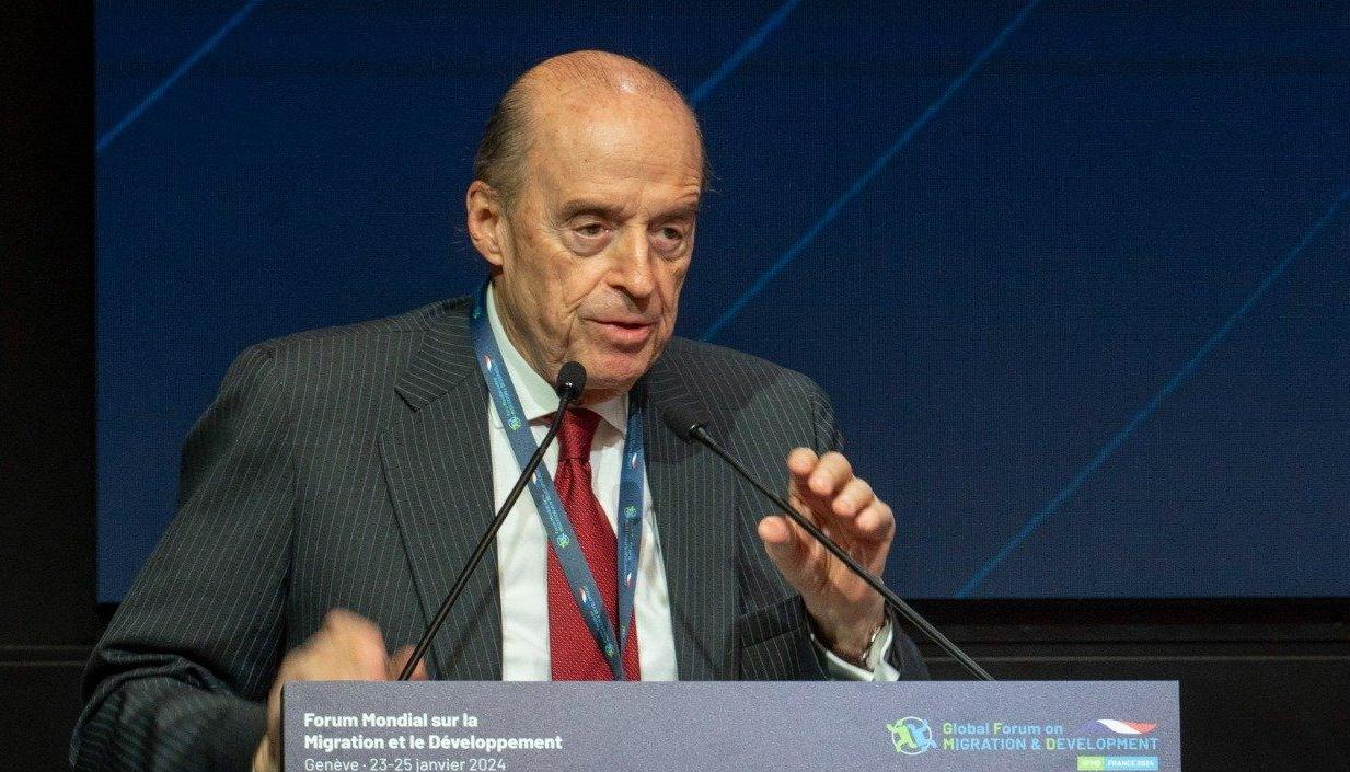 Álvaro Leyva, canciller de Colombia, fue suspendido del cargo por tres meses