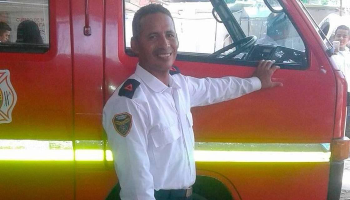 Alexander Márquez, el bombero fallecido. 