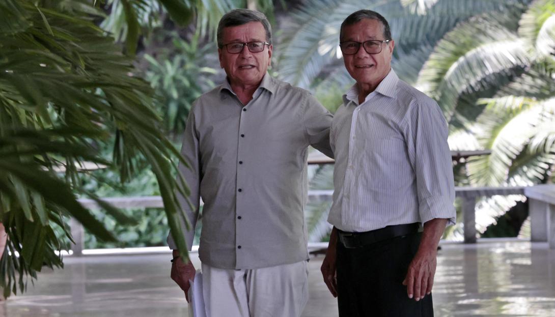 El exlíder del ELN Nicolás Rodríguez Bautista, alias 'Gabino'; y el negociador del ELN Israel Ramírez, alias 'Pablo Beltrán'. 