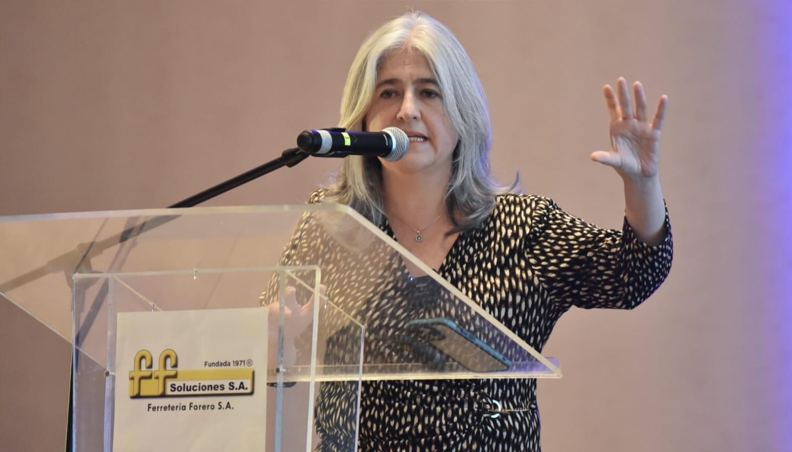 Catalina Velasco, Ministra de Vivienda