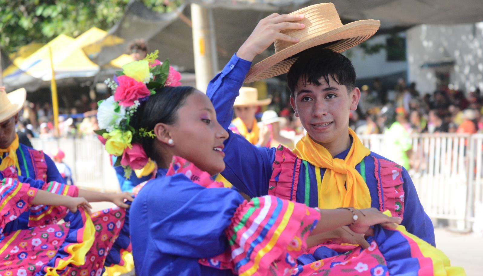 Delegación de Huila en la Gran Parada de Comparsas.
