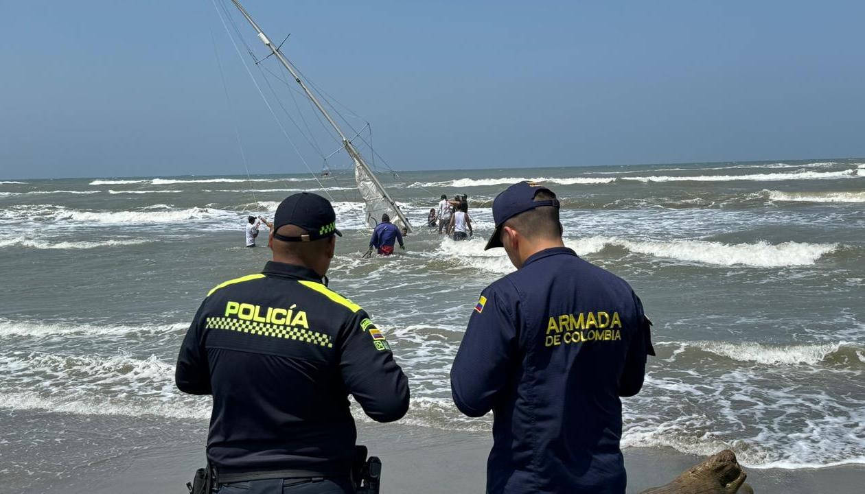 La embarcación se encuentra a la altura de Puerto Velero. 