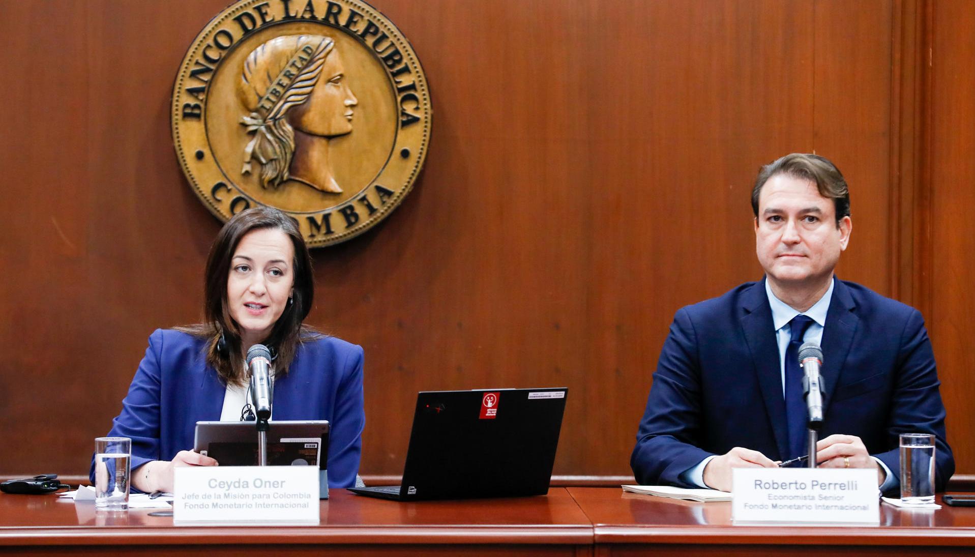  La jefe de la misión para Colombia del FMI, Ceyda Oner y el economista senior del FMI Roberto Perrelli.