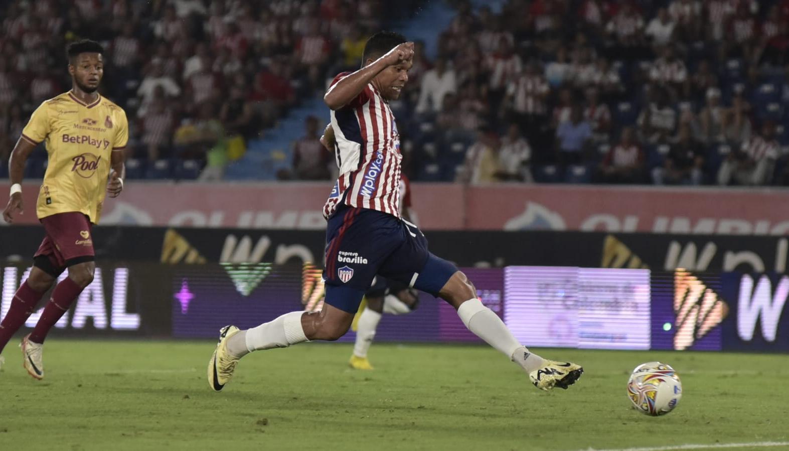 Carlos Bacca no tuvo un buen partido ante el Tolima. 