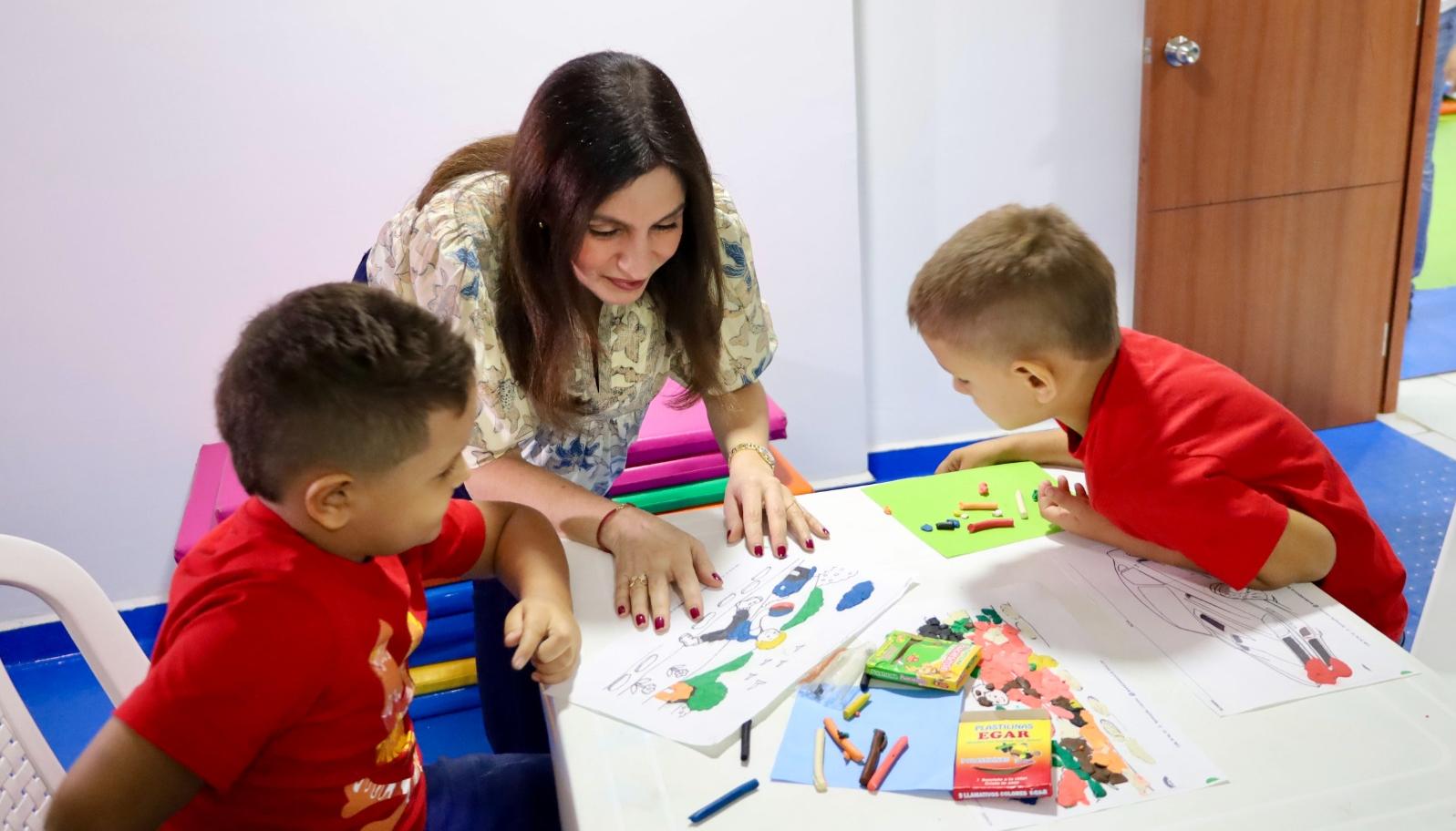 La primera dama Katia Nule en la nueva sede de 'Trabajando por los niños'.