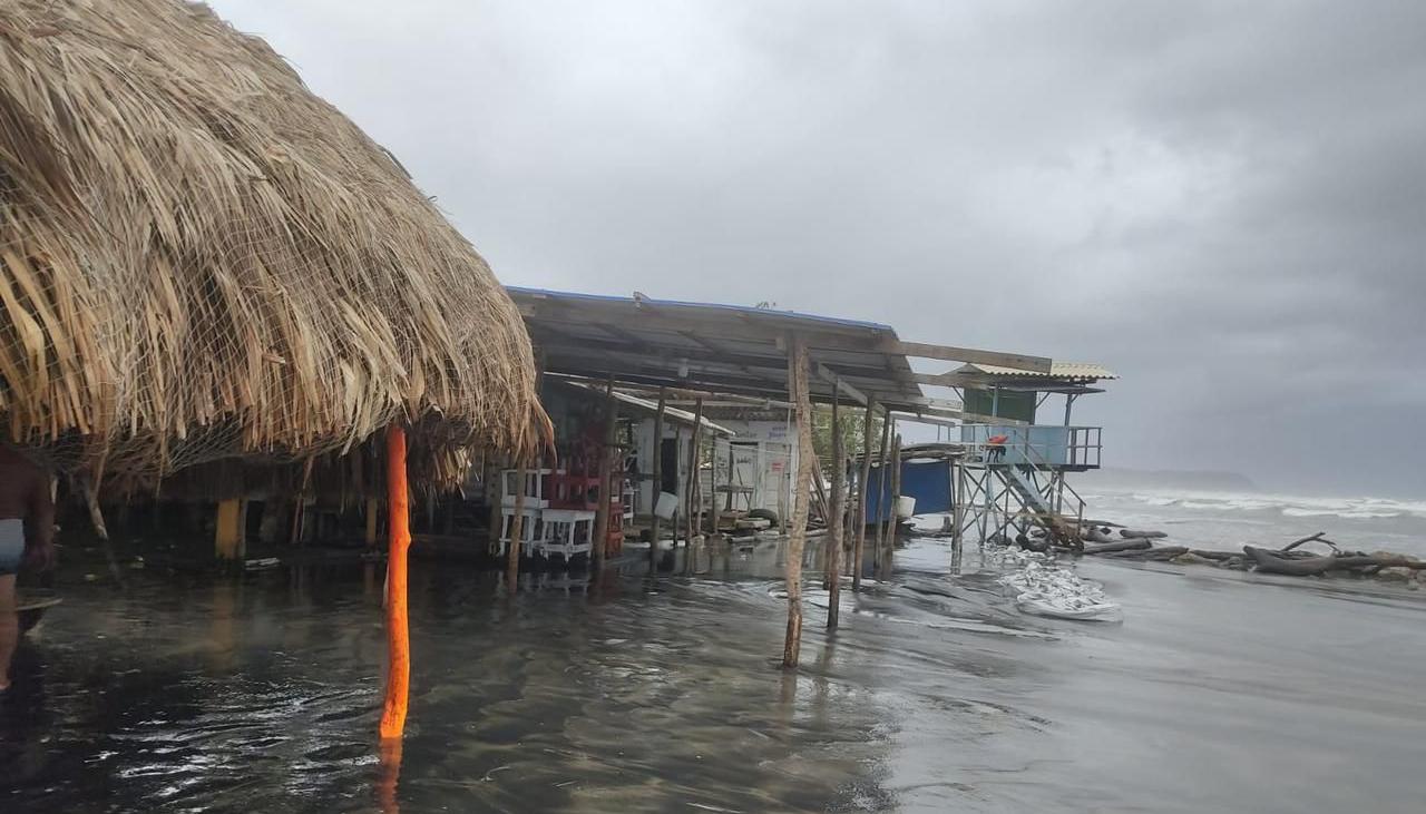 Mar de leva en Puerto Colombia