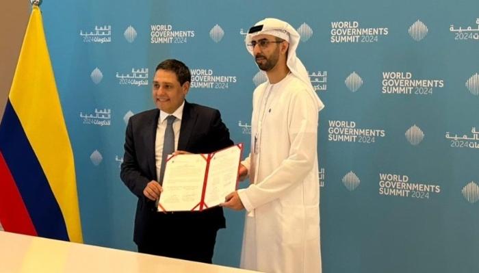 MinTic Mauricio Lizcano y el H.E. Omar Sultan Al Olama.