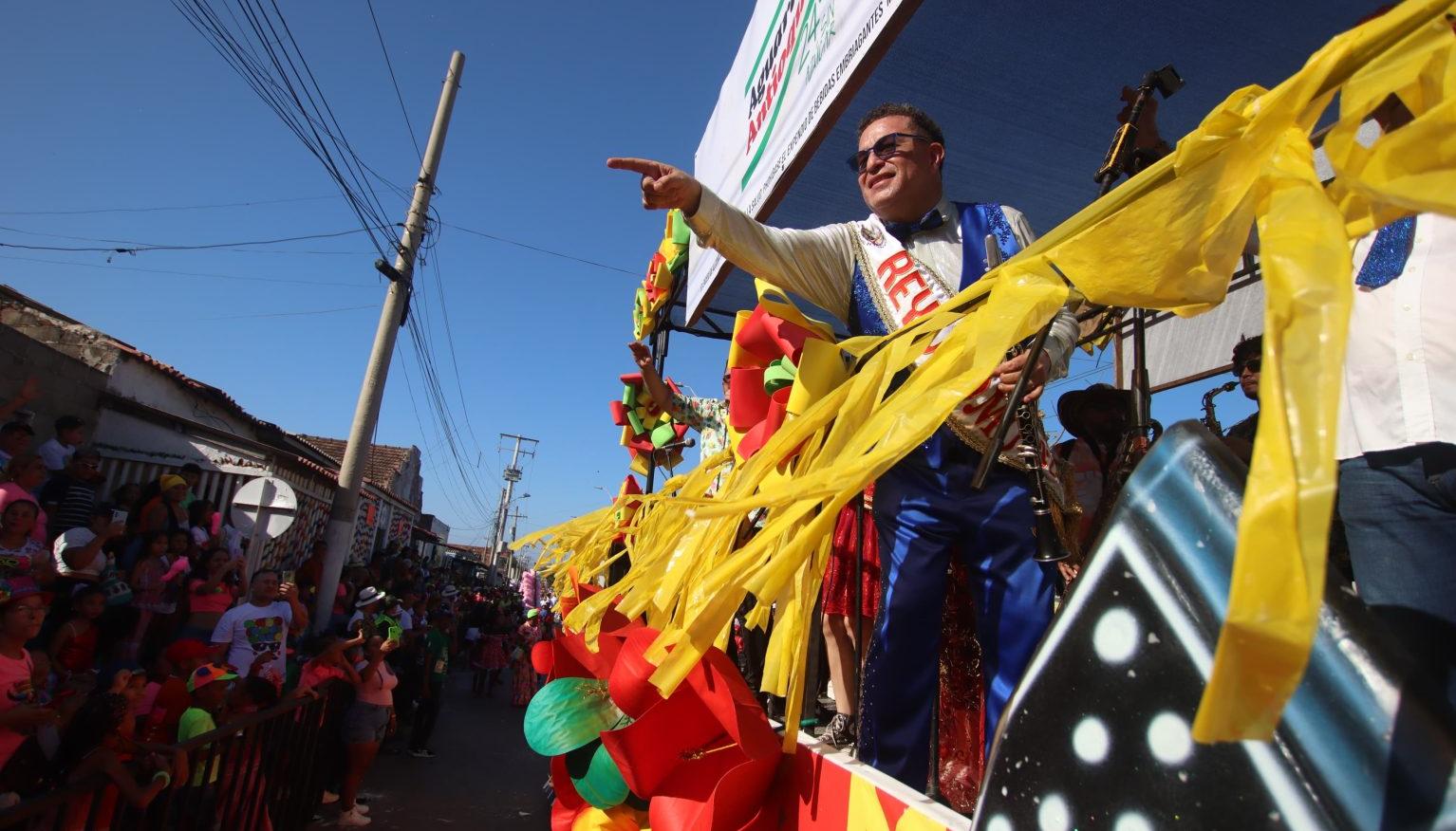 Rey Momo en su desfile en la calle 17. 