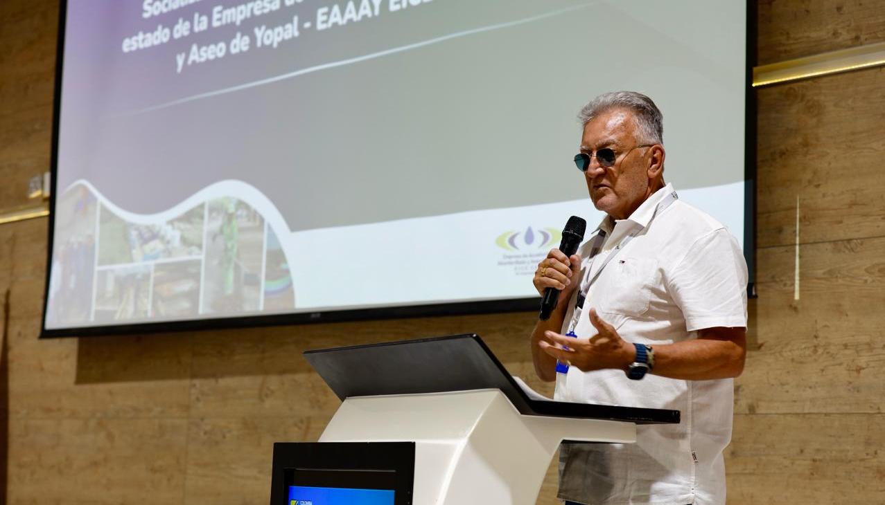 Dagoberto Quiroga, Superservicios.