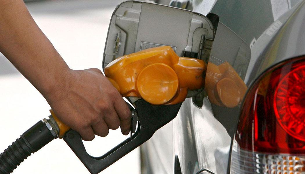 Tanqueo en Estación de Gasolina