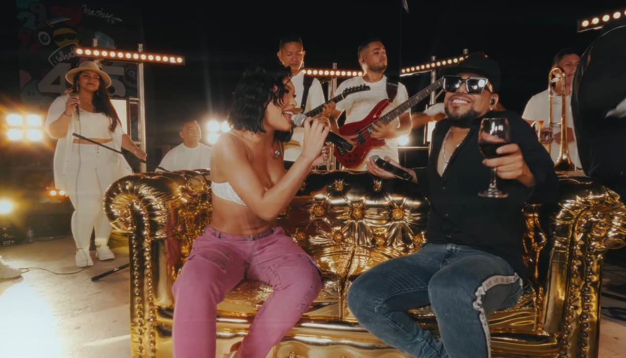 Yader Romero y Campillo junto a la cantante Ana del Castillo.
