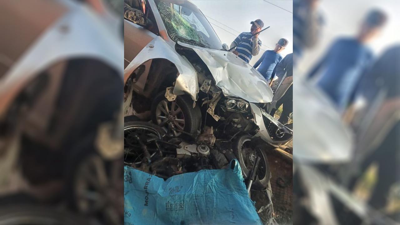 Fueron embestidos por un vehículo particular de placas QHR - 654. 