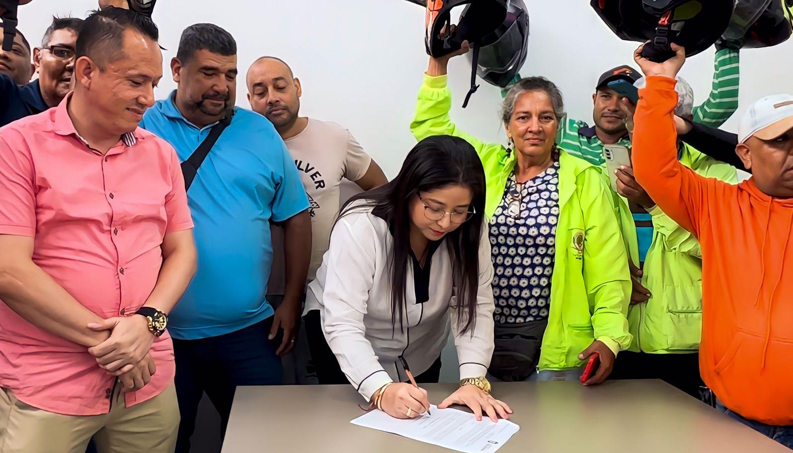 La alcaldesa de Soledad, Alcira Sandoval, firmó el decreto que tumbó el 'Día sin moto'
