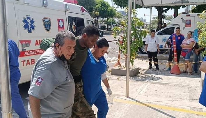 Uno de los ocho militares heridos. Todos fueron trasladados a Barrancabermeja. 