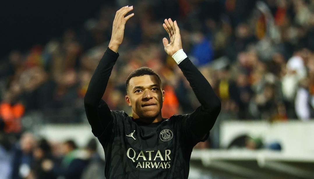 Kylian Mbappé renovó contrato por dos temporadas en 2022 con el PSG.