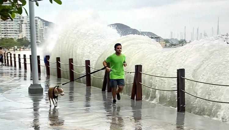 El mar de leva ha provocado oleaje fuerte