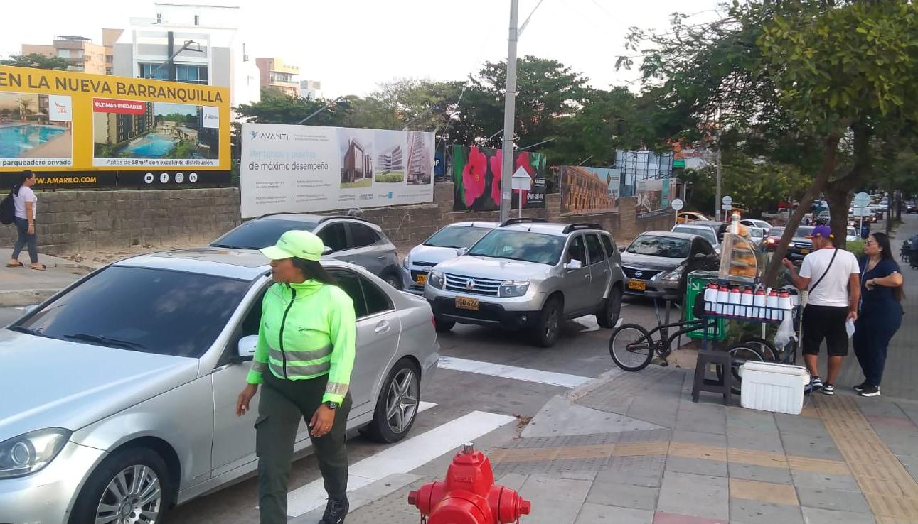 Personal de la Policía de Tránsito de Barranquilla en controles en el norte de la ciudad