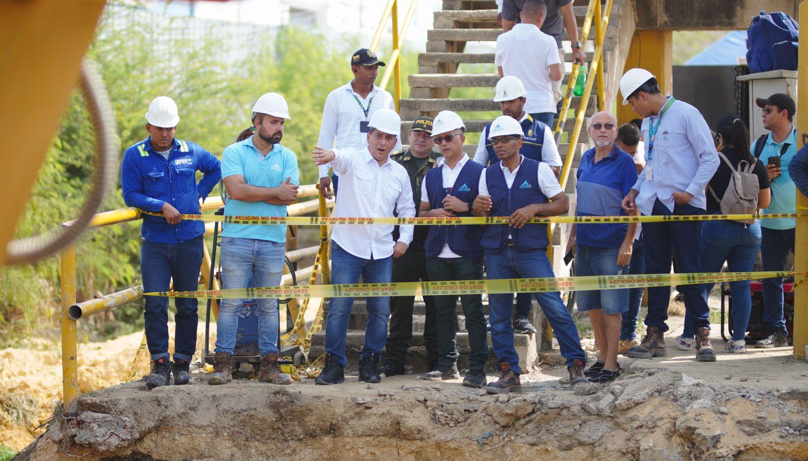 El alcalde Dumek Turbay en el punto de la emergencia en el barrio Ceballos