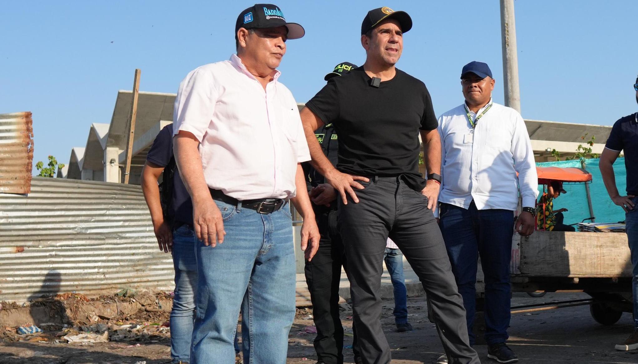 El Alcalde Alex Char inspeccionó las obras de pavimentación.