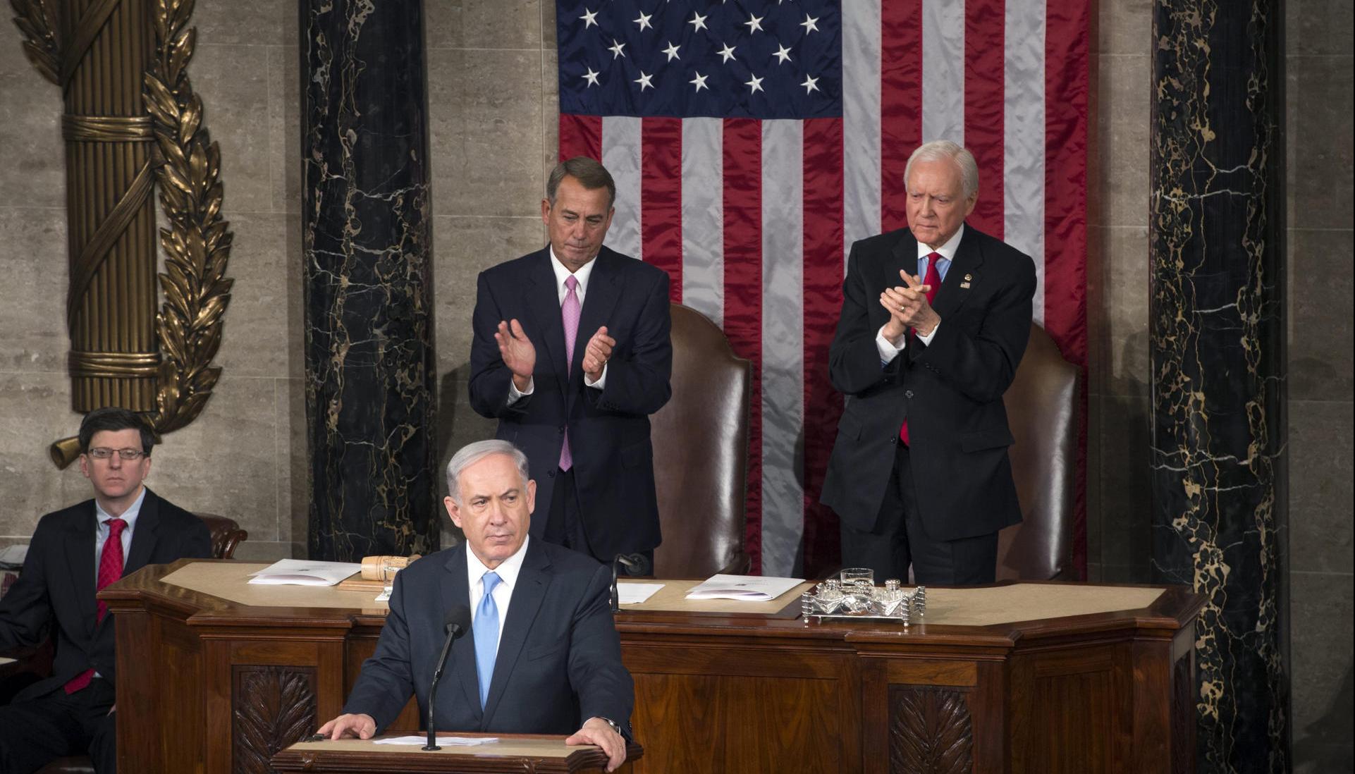 Foto de archivo del primer ministro israelí, Benjamin Netanyahu (frente), durante un discurso en el Congreso de EE.UU. 