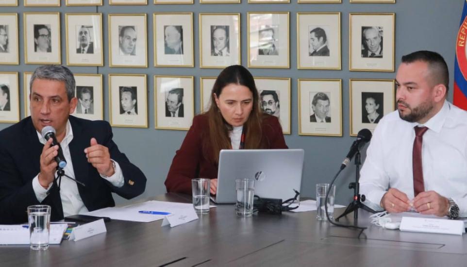 El Ministerio del Trabajo en una reunión con la Dimayor.