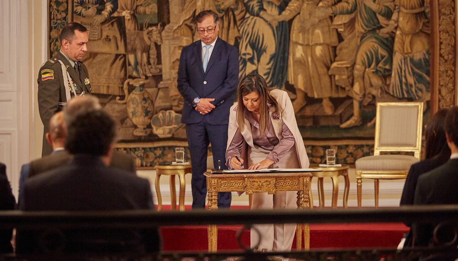 Acto de posesión de Luz Adriana Camargo.