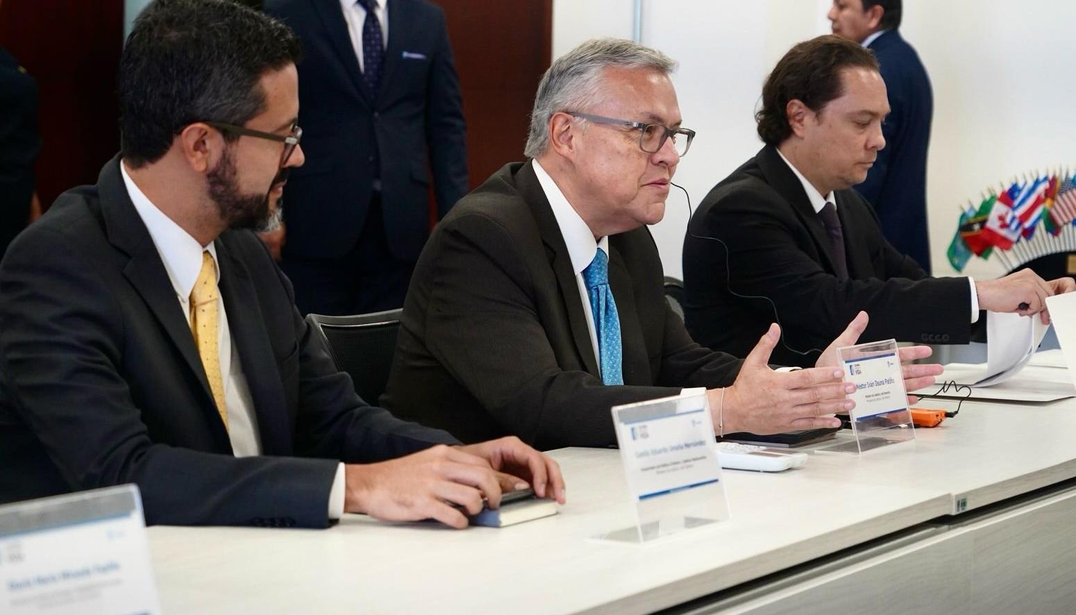 El Ministro de Justicia, Néstor Osuna.