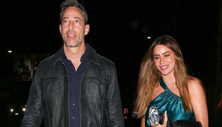 Sofía Vergara junto a su novio Justin Saliman.
