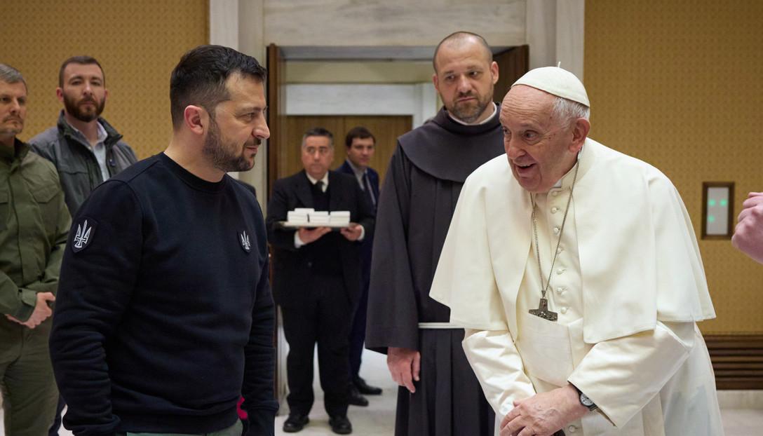 El presidente ucraniano, Volodímir Zelenski y el Papa Francisco.