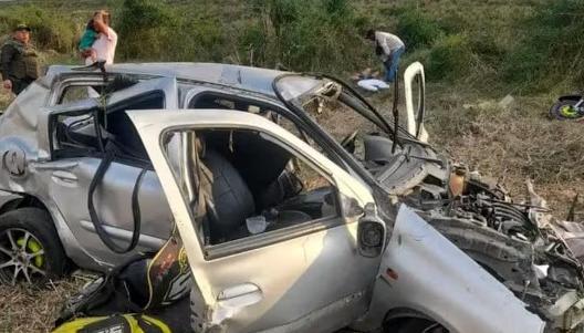 Así quedó el vehículo en el que viajaban las víctimas del accidente vial