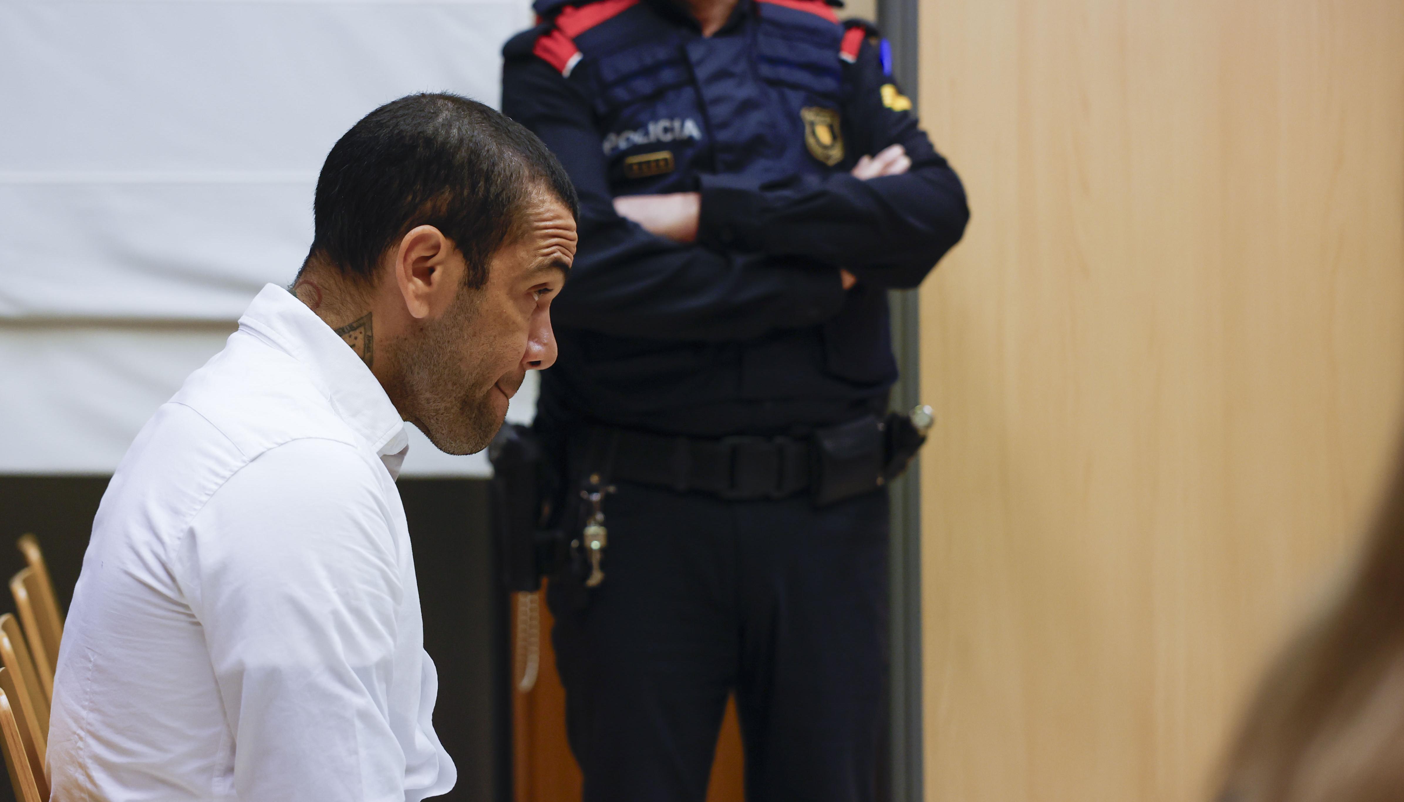 Dani Alves acumula 14 meses privado de la libertad en Barcelona. 