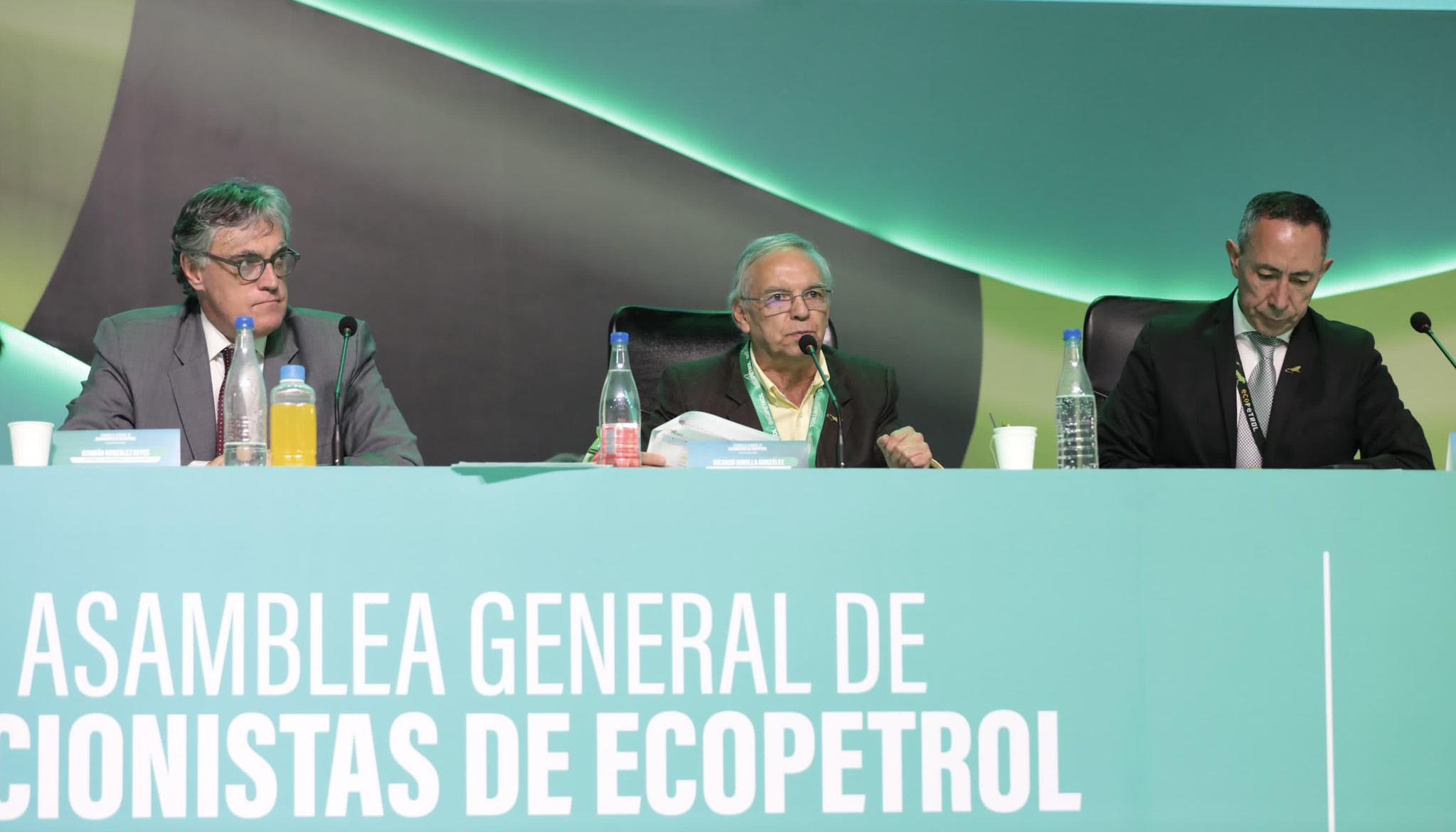 El ministro de Hacienda, Ricardo Bonilla, presidente de la Asamblea de Accionistas, en la reunión del viernes