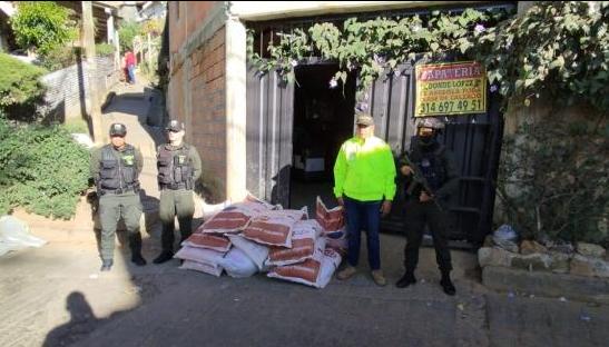 Parte de los explosivos incautados en Medellín