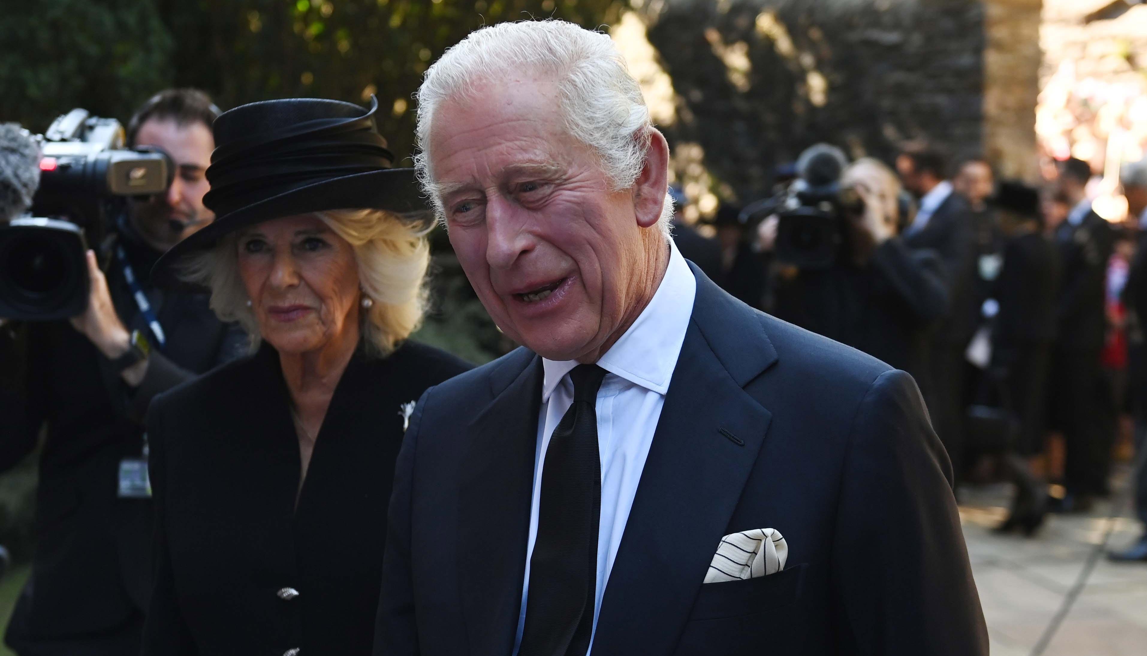 Carlos III, rey de Inglaterra, quien también padece cáncer. 