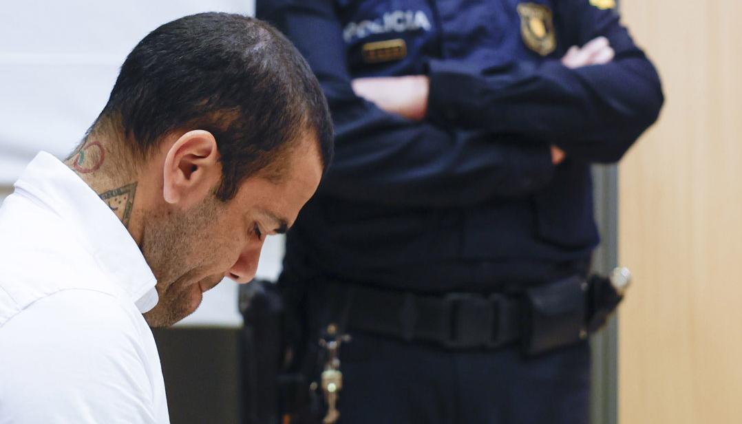 Dani Alves fue condenado a cuatro años y medio de prisión. 